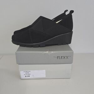 THE FLEXX Women's Black Slip-On Loafers